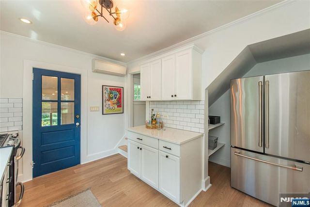 22 Euclid Place, Montclair, NJ 07042