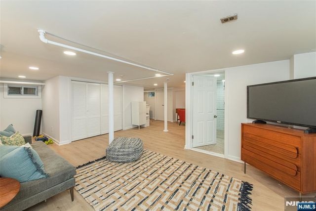 22 Euclid Place, Montclair, NJ 07042