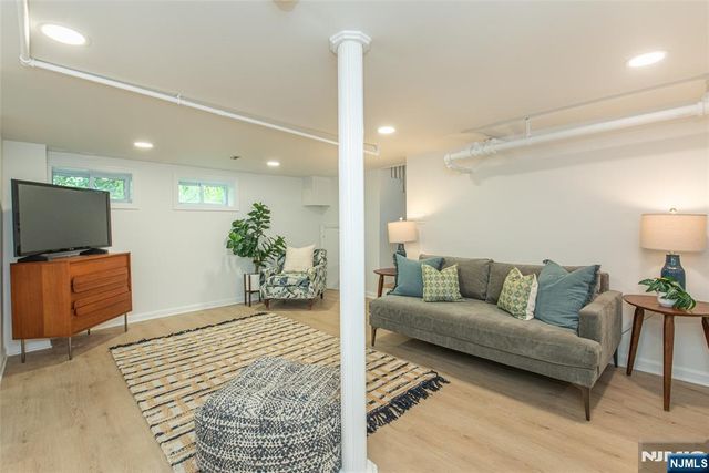 22 Euclid Place, Montclair, NJ 07042