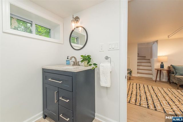 22 Euclid Place, Montclair, NJ 07042