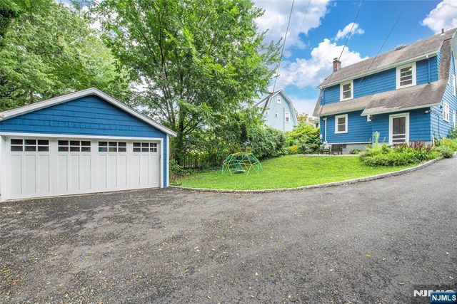 22 Euclid Place, Montclair, NJ 07042