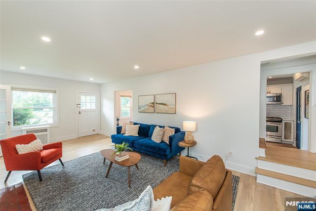 22 Euclid Place, Montclair, NJ 07042