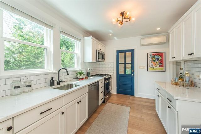 22 Euclid Place, Montclair, NJ 07042