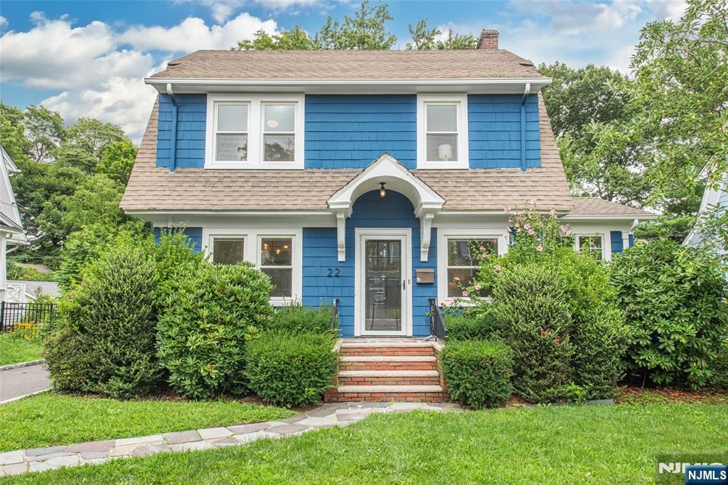22 Euclid Place, Montclair, NJ 07042