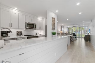 664 Broad AVE S J664, Naples, FL 34102