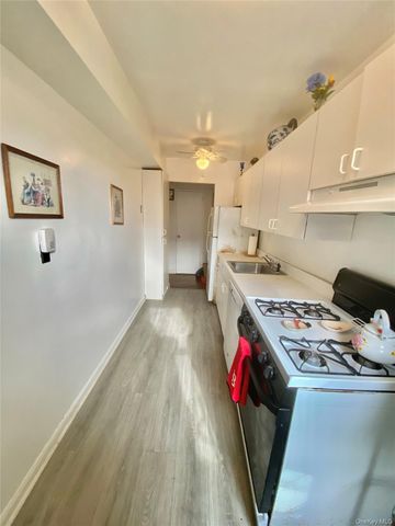 2 Sadore Lane 5Z, Yonkers, NY 10710