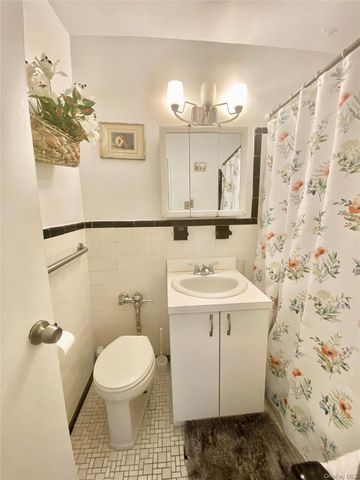 2 Sadore Lane 5Z, Yonkers, NY 10710