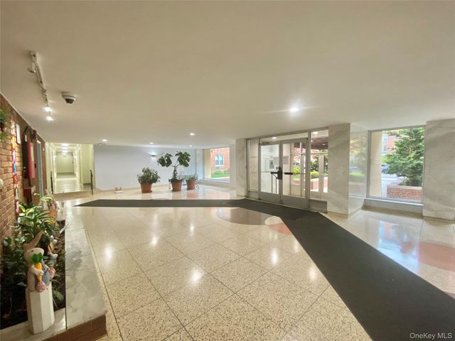 2 Sadore Lane 5Z, Yonkers, NY 10710