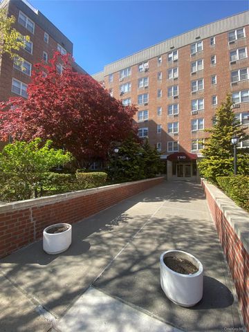 2 Sadore Lane 5Z, Yonkers, NY 10710