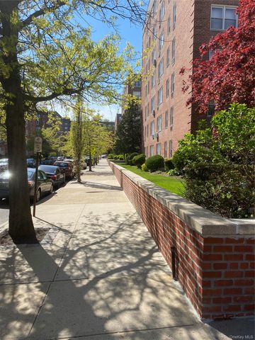 2 Sadore Lane 5Z, Yonkers, NY 10710