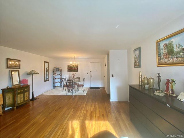 2 Sadore Lane 5Z, Yonkers, NY 10710