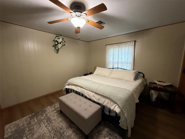 255 Duckett Street, El Campo, TX 77437