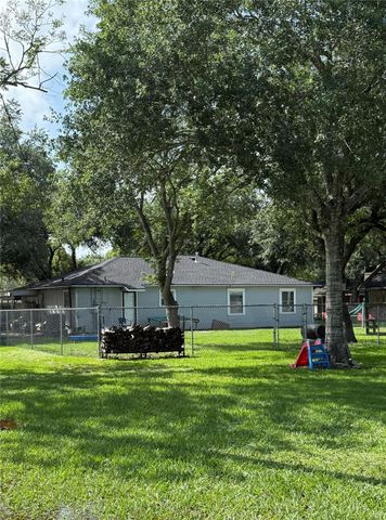 255 Duckett Street, El Campo, TX 77437