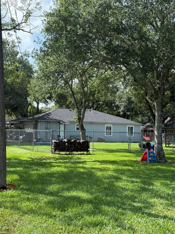 255 Duckett Street, El Campo, TX 77437