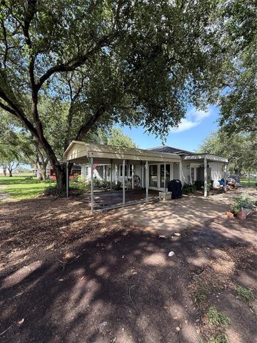 255 Duckett Street, El Campo, TX 77437