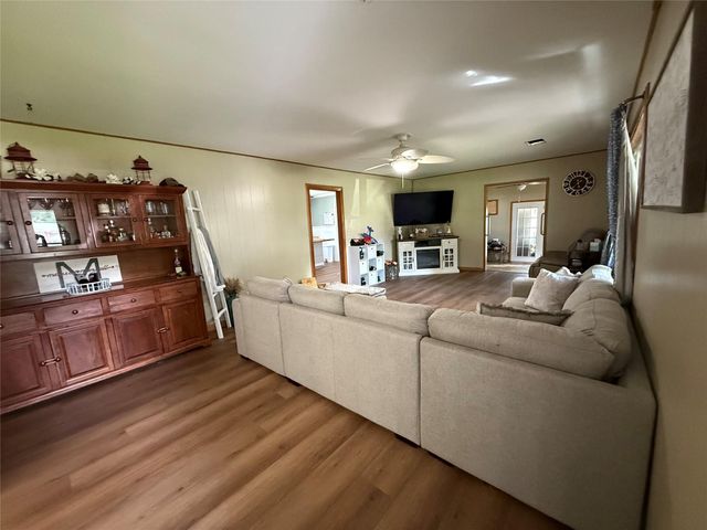 255 Duckett Street, El Campo, TX 77437