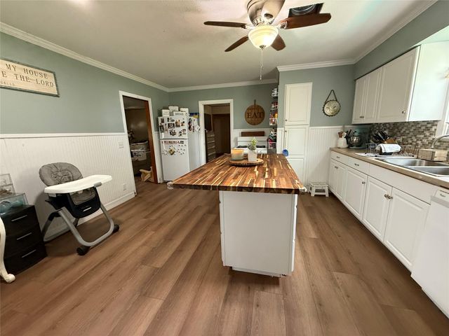 255 Duckett Street, El Campo, TX 77437