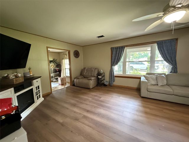 255 Duckett Street, El Campo, TX 77437