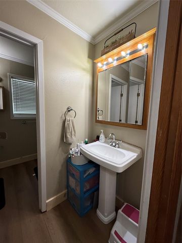 255 Duckett Street, El Campo, TX 77437