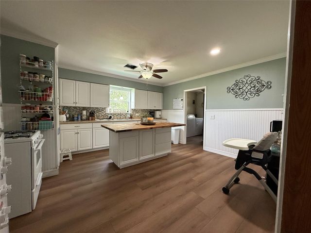 255 Duckett Street, El Campo, TX 77437