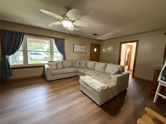 255 Duckett Street, El Campo, TX 77437