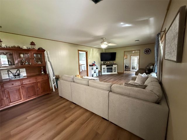 255 Duckett Street, El Campo, TX 77437