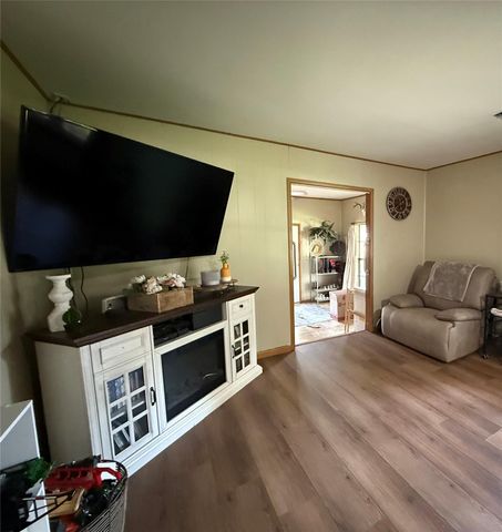 255 Duckett Street, El Campo, TX 77437