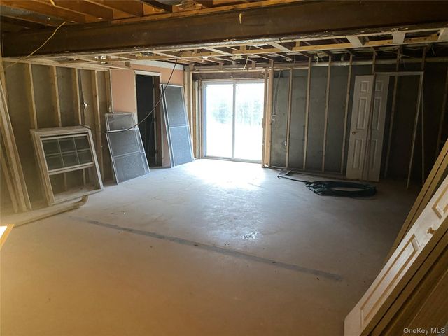 44 Roslyn Ridge Road, White Lake, NY 12762