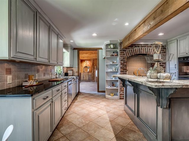 2101 E Lakewood Drive, Guthrie, OK 73044