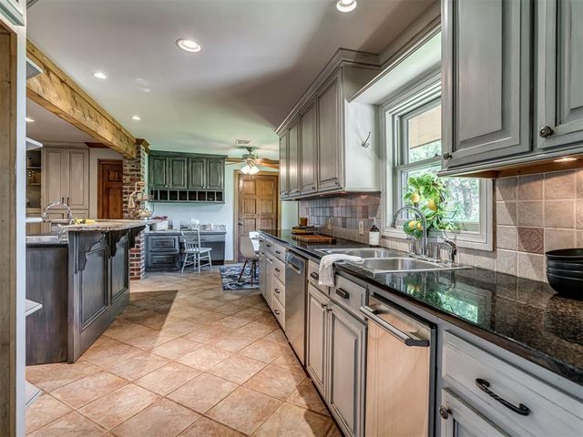 2101 E Lakewood Drive, Guthrie, OK 73044
