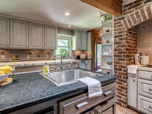 2101 E Lakewood Drive, Guthrie, OK 73044