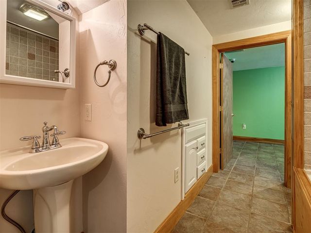 2101 E Lakewood Drive, Guthrie, OK 73044