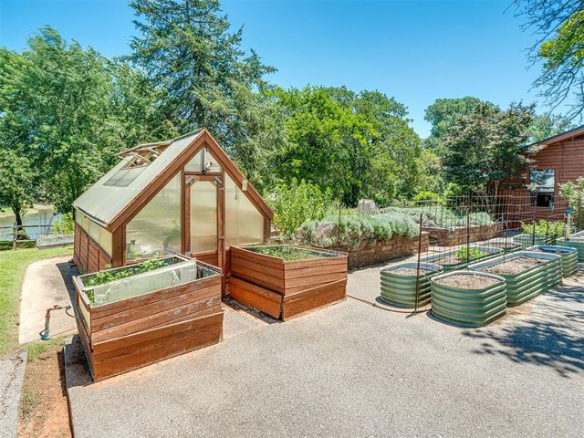 2101 E Lakewood Drive, Guthrie, OK 73044