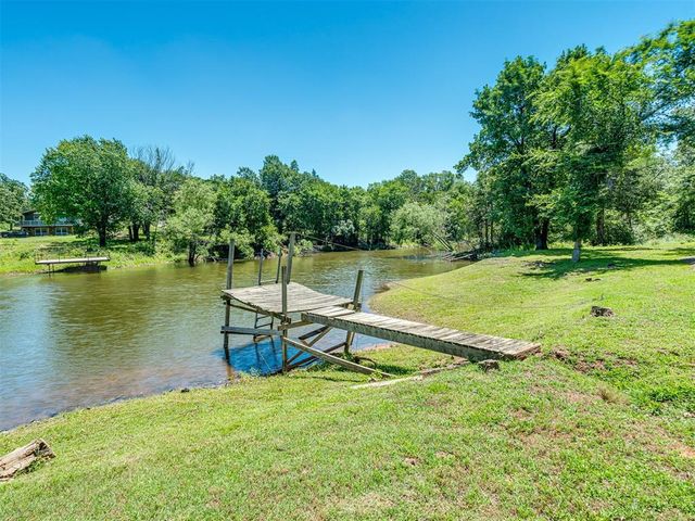 2101 E Lakewood Drive, Guthrie, OK 73044