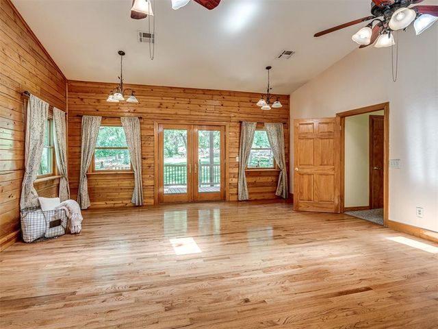 2101 E Lakewood Drive, Guthrie, OK 73044