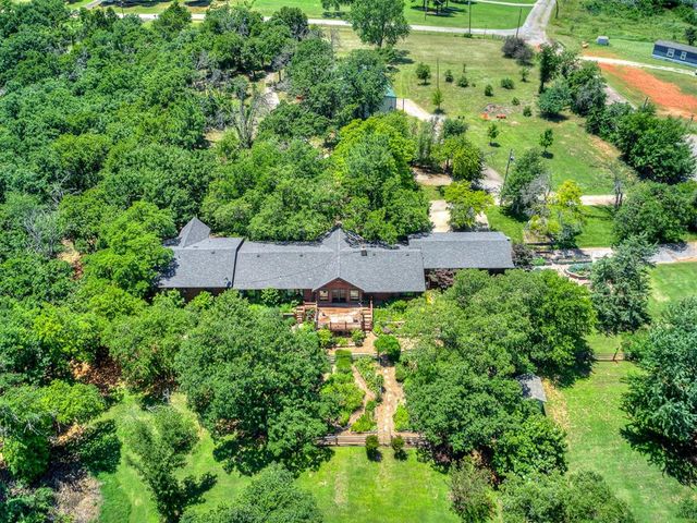 2101 E Lakewood Drive, Guthrie, OK 73044