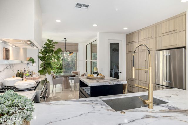 377 W DESERT BROOM Drive, Chandler, AZ 85248