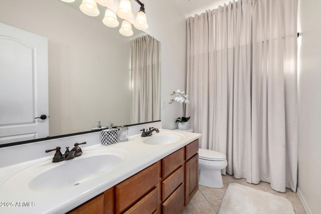 377 W DESERT BROOM Drive, Chandler, AZ 85248