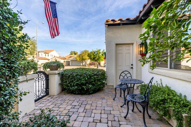 377 W DESERT BROOM Drive, Chandler, AZ 85248