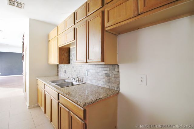 11001 Shortcut Road, Mounds, OK 74047