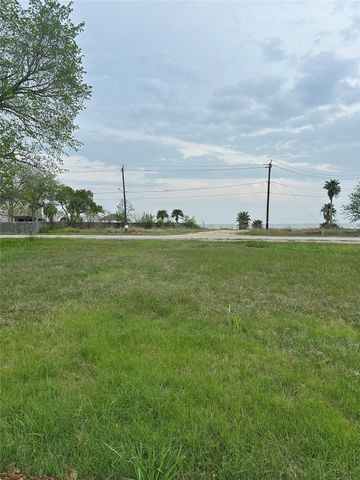 1 Jackson Avenue, Bacliff, TX 77518