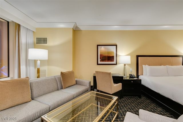 2000 FASHION SHOW Drive 2723, Las Vegas, NV 89109