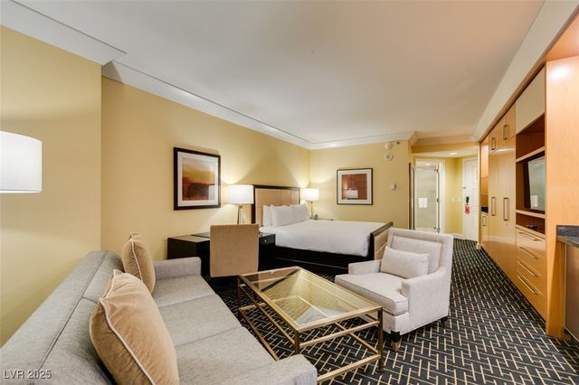 2000 FASHION SHOW Drive 2723, Las Vegas, NV 89109