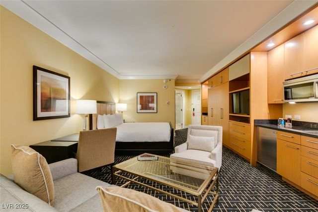 2000 FASHION SHOW Drive 2723, Las Vegas, NV 89109