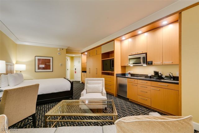 2000 FASHION SHOW Drive 2723, Las Vegas, NV 89109