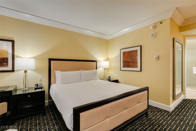 2000 FASHION SHOW Drive 2723, Las Vegas, NV 89109