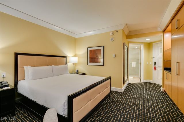 2000 FASHION SHOW Drive 2723, Las Vegas, NV 89109