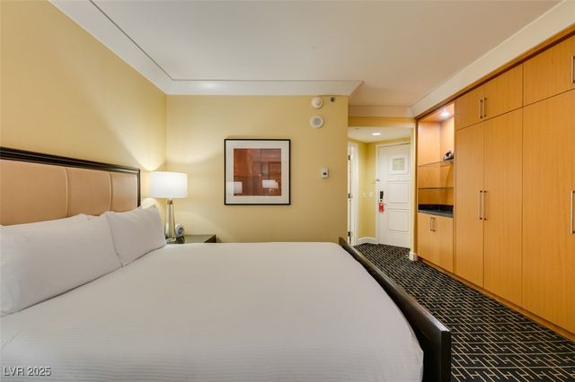 2000 FASHION SHOW Drive 2723, Las Vegas, NV 89109