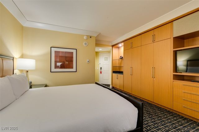 2000 FASHION SHOW Drive 2723, Las Vegas, NV 89109