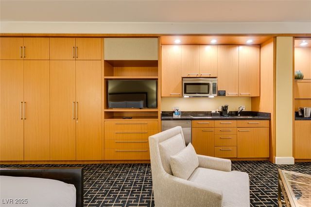 2000 FASHION SHOW Drive 2723, Las Vegas, NV 89109